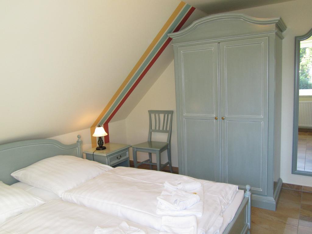 Apartmenthaus Hus Übi by Rujana Binz Ruang foto