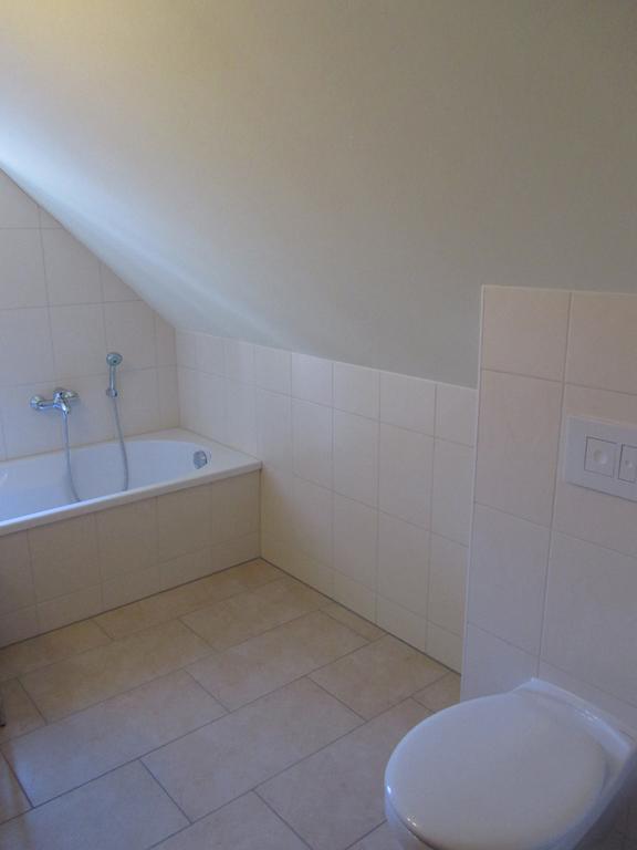 Apartmenthaus Hus Übi by Rujana Binz Ruang foto