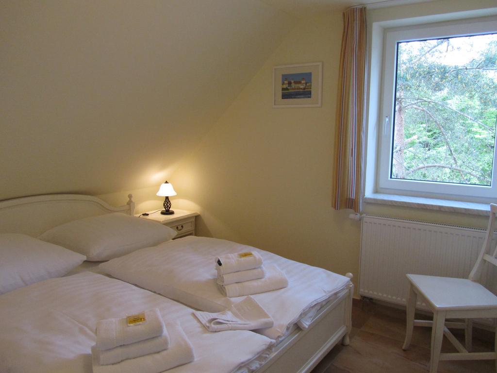 Apartmenthaus Hus Übi by Rujana Binz Ruang foto