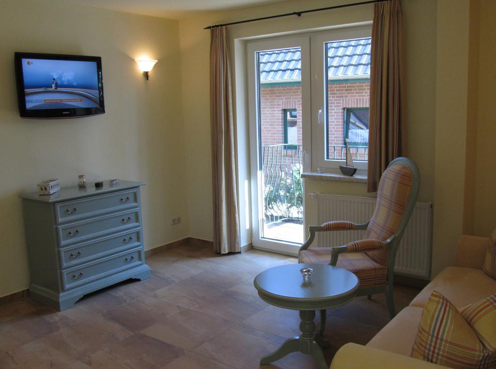 Apartmenthaus Hus Übi by Rujana Binz Ruang foto