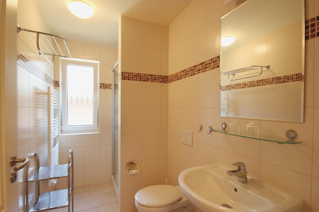 Apartmenthaus Hus Übi by Rujana Binz Bagian luar foto